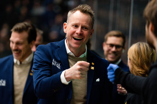 Skellefteås tränare Robert Ohlsson jublar