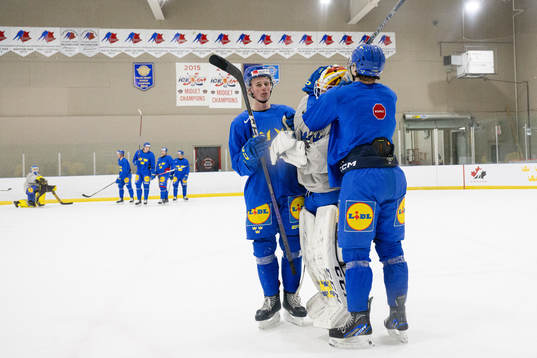 Ludvig Jansson and Liam Öhgren celebrate with goaltender