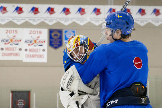 Liam Öhgren and goaltender Carl Lindbom of Sweden