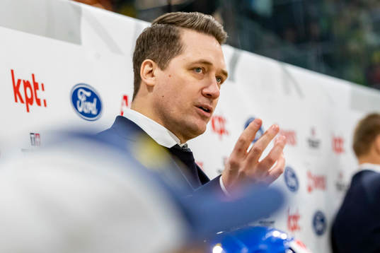 Head coach Sam Hallam of Sweden