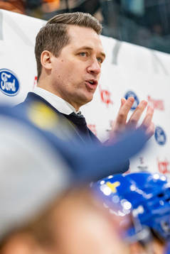 Head coach Sam Hallam of Sweden