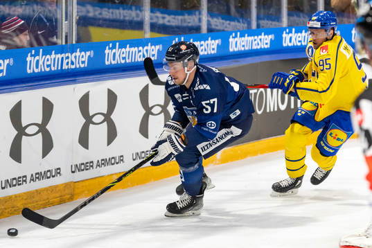 Jarkko Parikka of Finland and Jacob de la Rose of Sweden
