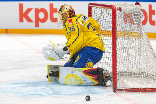 goalkeeper Anders Lindbäck of Sweden