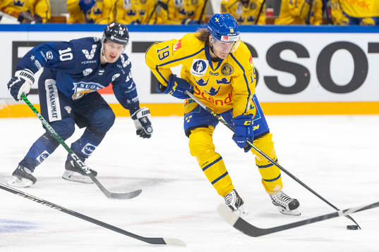 Bläddra bland fler bilder av Ice Hockey, Swiss Ice Hockey Games, Finland - Sweden