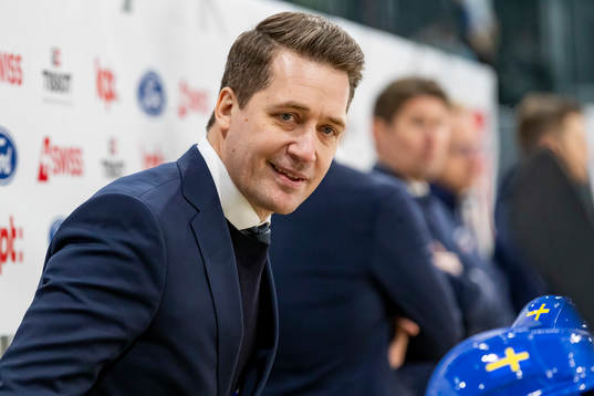 Head coach Sam Hallam of Sweden