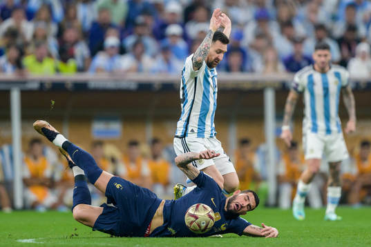 Theo Hernandez of France and Lionel Messi of Argentina