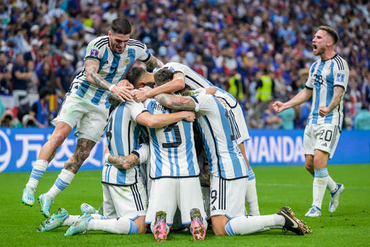 Players of Argentina celebrate