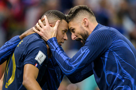 Kylian Mbappe and Olivier Giroud of France celebrate