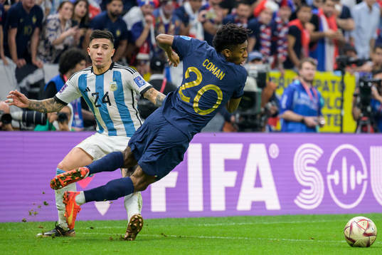 Enzo Fernandez of Argentina and Kingsley Coman of France