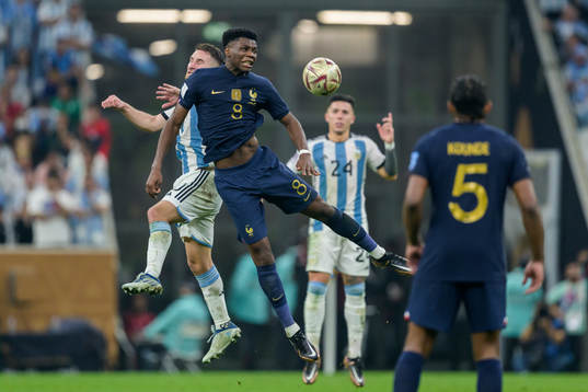Alexis Mac Allister of Argentina and Aurelien Tchouameni of