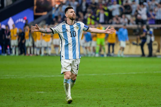 Lionel Messi of Argentina celebrate