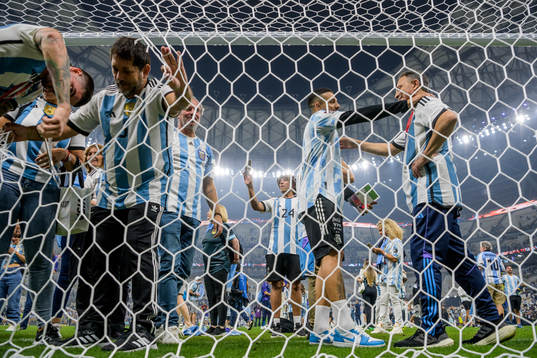 Rodrigo de Paul of Argentina and family members of the