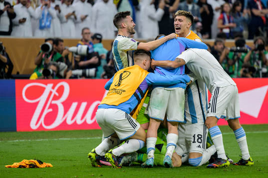 Players of Argentina celebrate
