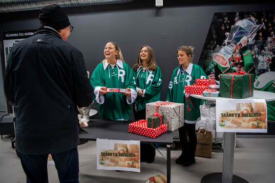 Filippa Mörk, Amanda Korp och Julia Bergman vid en