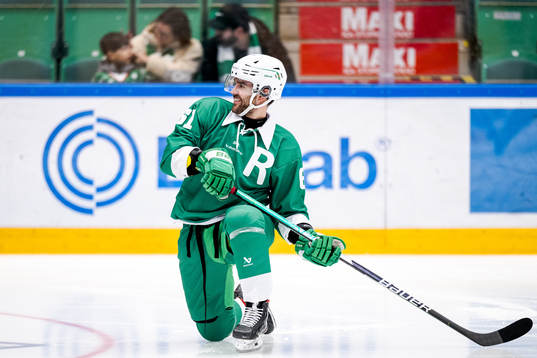 Rögles Ludvig Larsson värmer upp