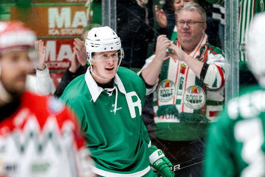 Rögles Adam Edström jublar