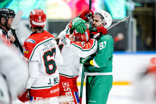 Frölundas Ryan Lasch och Rögles Ludvig Larsson