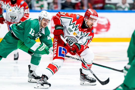 Rögles Brady Ferguson och Frölundas Mats Rosseli Olsen