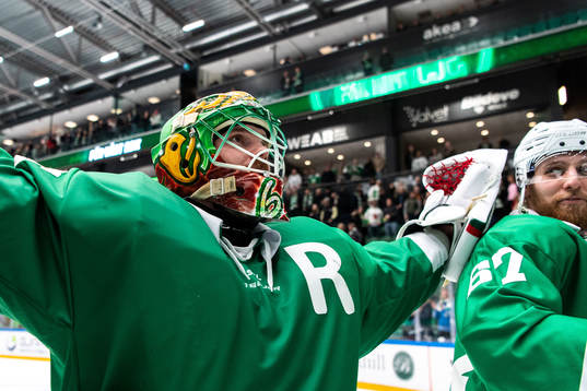 Rögles målvakt Christoffer Rifalk jublar