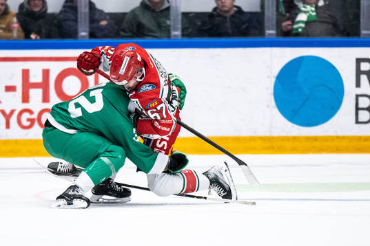 Rögles Oskar Hassel och Frölundas Jacob Nilsson