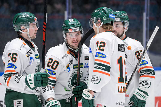 Kristianstads Pontus Netterberg jublar med lagkamrater