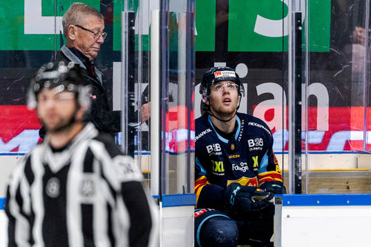 Djurgårdens Wiktor Nilsson utvisas