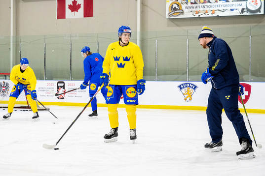 Leo Carlsson and Gereon Dahlgren, assistant coach of Sweden