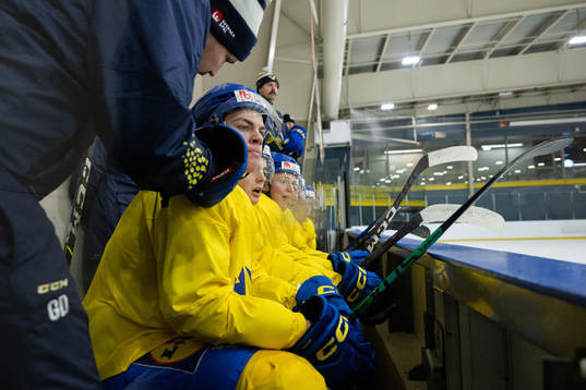 Assistant coach Gereon Dahlgren and Oskar Pettersson of