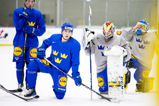 Liam Öhgren and goaltender Carl Lindbom of Sweden