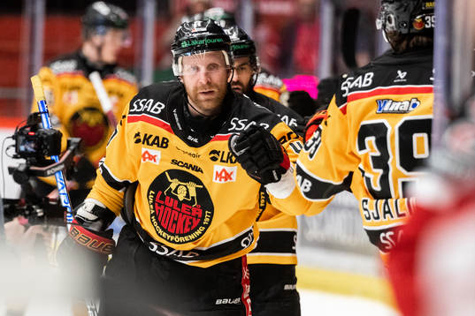 Luleås Leo Komarov jublar