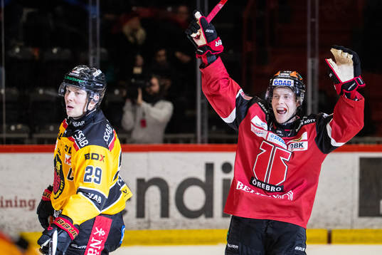 Örebros Elias Ekström jublar