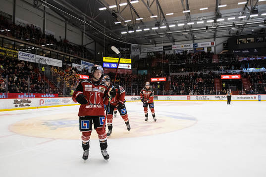 Örebros Elias Ekström jublar