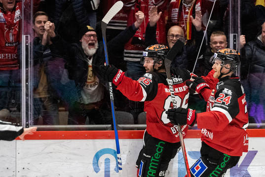 Örebros Mathias Bromé jublar