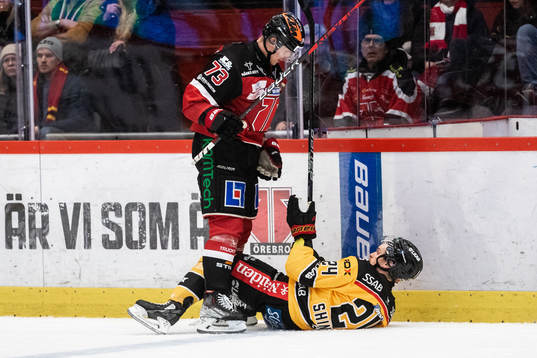 Örebros Oliver Eklind och Luleås Brendan Shinnimin