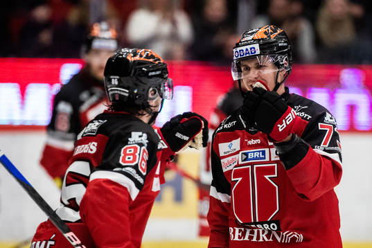 Örebros Oliver Eklind jublar