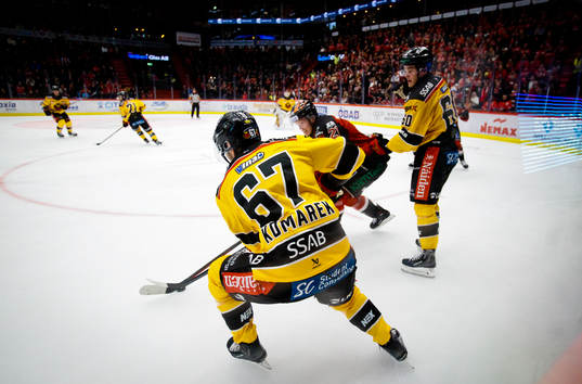 Luleås Konstantin Komarek och Örebros Linus Öberg