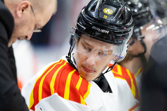 Brynäs Linus Lindblom får instruktioner