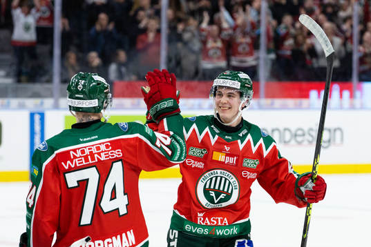 Frölundas Jere Innala jublar
