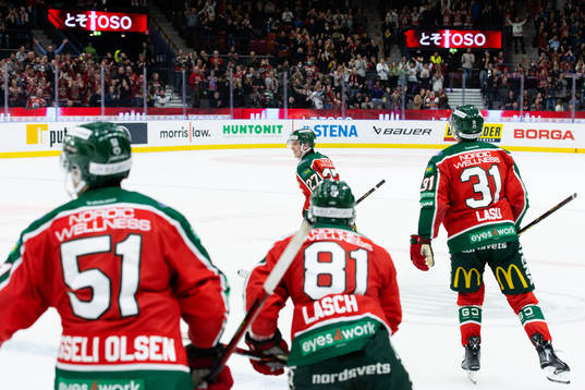 Frölundas Jere Innala jublar