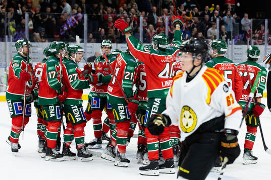 Frölundas spelare jublar