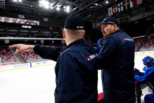 Head coach Magnus Hävelid and Gereon Dahlgren of Sweden