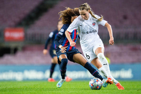 Victoria Lopez of Barcelona and Ria Noora Minerva Öling of