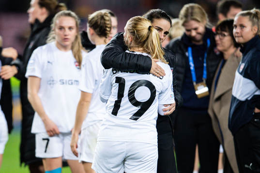 Head coach Renee Slegers and Sofie Bruun Bredgaard look