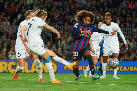 Fiona Brown of FC Rosengård and Victoria Lopez of FC