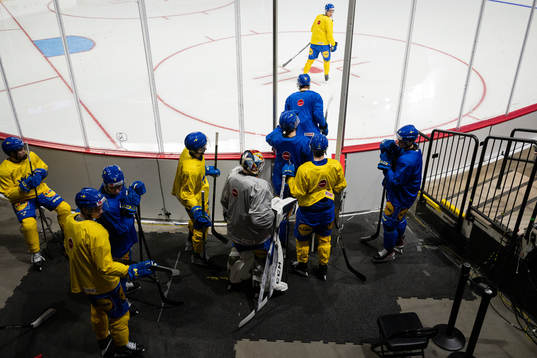 Players of Sweden enters the ice