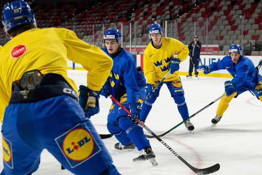 Hugo Jonasson , Jonathan Lekkerimäki and Oskar Pettersson