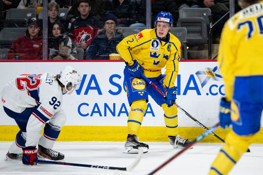 Elias Pettersson of Sweden