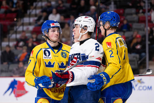Calle Odelius and Elias Pettersson against Rutger McGroarty