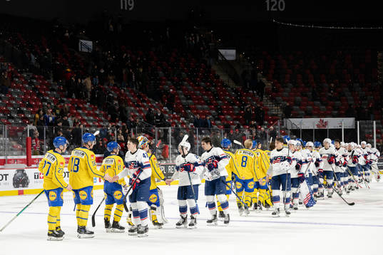 Players of Sweden and USA