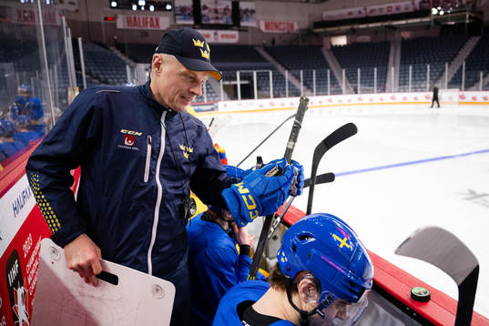 Magnus Hävelid, head coach of Sweden